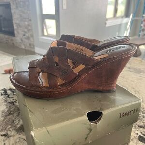 Born sandals
